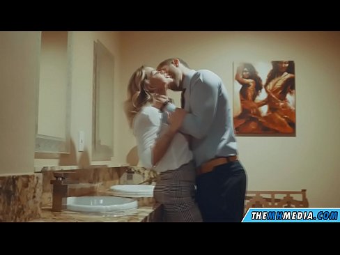 ❤️ Wenn eine vollbusige Blondine dich in einer öffentlichen Toilette verführt ❌ Quality sex bei porn de.onetubes.top ❌️